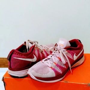 Nike Womens Size 8 Pink Flynits
